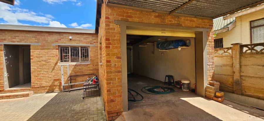 4 Bedroom Property for Sale in Uitsig Free State